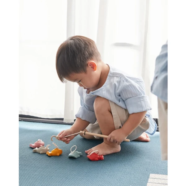 PLAN TOYS ΞΥΛΙΝΟ ΠΑΙΧΝΙΔΙ ΨΑΡΕΜΑ