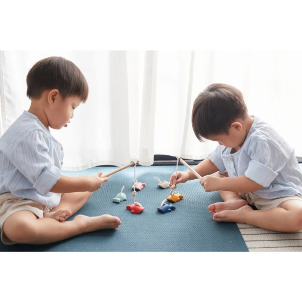 PLAN TOYS ΞΥΛΙΝΟ ΠΑΙΧΝΙΔΙ ΨΑΡΕΜΑ