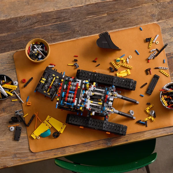 LEGO® TECHNIC ΕΚΣΚΑΦΕΑΣ VOLVO EC500 HYBRID