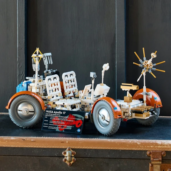 LEGO® TECHNIC ΣΕΛΗΝΙΑΚΟ ΌΧΗΜΑ ΠΕΡΙΠΛΑΝΗΣΗΣ NASA APOLLO - LRV