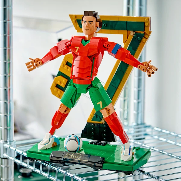 LEGO® EDITIONS CRISTIANO RONALDO ΘΡΥΛΟΣ ΤΟΥ ΠΟΔΟΣΦΑΙΡΟΥ