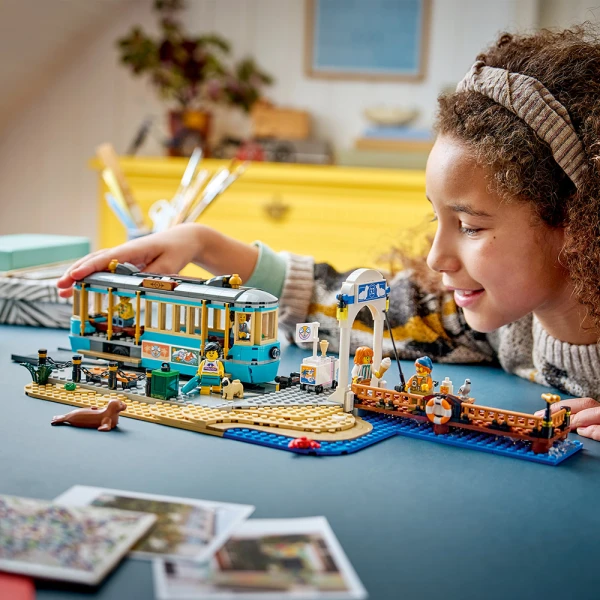 LEGO® CITY TRAINS ΚΛΑΣΙΚΟ ΠΑΡΑΘΑΛΑΣΣΙΟ ΤΡΑΜ