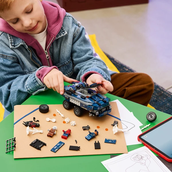 LEGO® MARVEL ΚΑΤΑΔΙΩΞΗ ΜΕ ΤΟ ΟΧΗΜΑ ΜΕΤΑΓΩΓΗΣ ΚΡΑΤΟΥΜΕΝΩΝ ΤΟΥ SPIDER-MAN