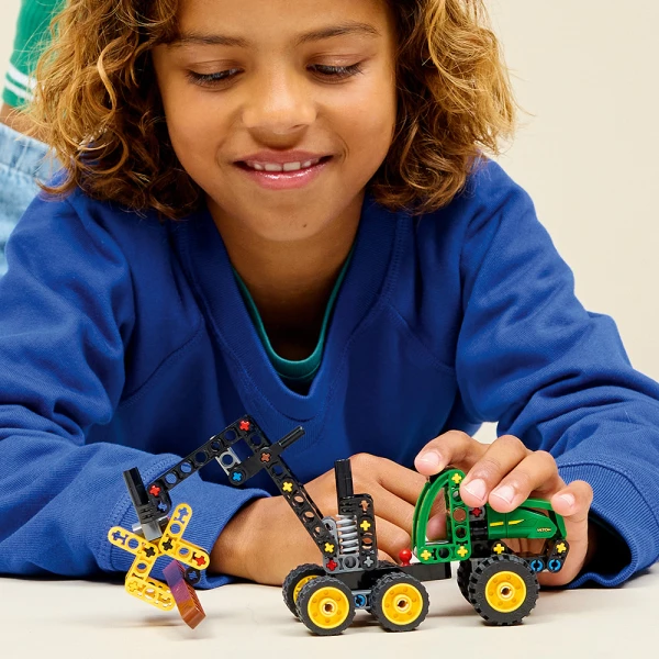 LEGO® TECHNIC ΜΗΧΑΝΗ ΥΛΟΤΟΜΙΑΣ ΜΕ ΤΡΟΧΟΥΣ JOHN DEERE 1470H