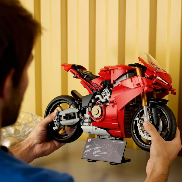 LEGO® TECHNIC™ DUCATI PANIGALE V4 S MOTORCYCLE