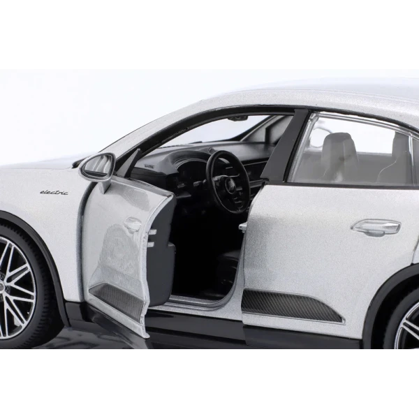 BBURAGO 1:24 PORSCHE MACAN TURBO ELECTRIC SILVER
