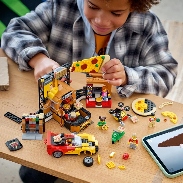 LEGO® CITY MY CITY ΕΜΠΕΙΡΙΑ ΠΑΡΑΔΟΣΗΣ ΠΙΤΣΑΣ ΜΕ ΟΧΗΜΑΤΑ