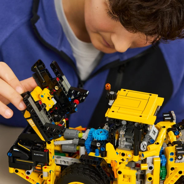 LEGO® TECHNIC™ VOLVO L120 ELECTRIC WHEEL LOADER