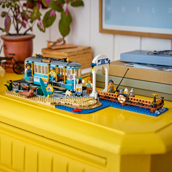 LEGO® CITY TRAINS ΚΛΑΣΙΚΟ ΠΑΡΑΘΑΛΑΣΣΙΟ ΤΡΑΜ