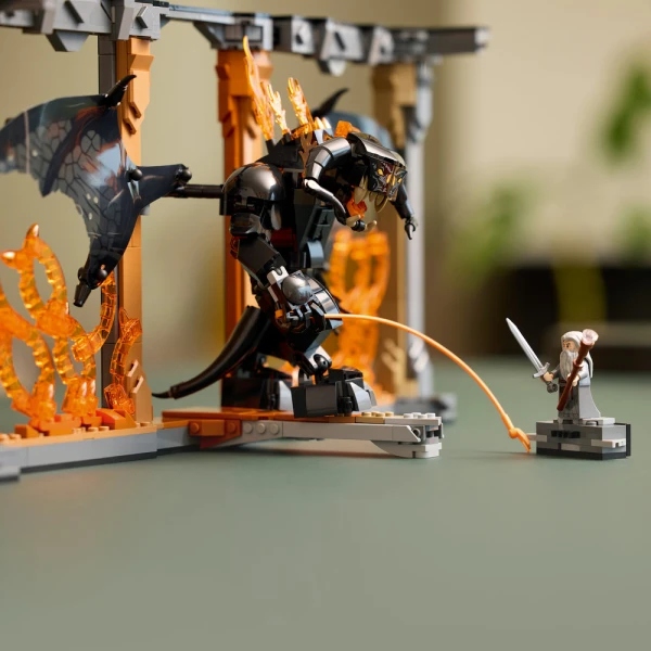 LEGO® ICONS Ο ΑΡΧΟΝΤΑΣ ΤΩΝ ΔΑΚΤΥΛΙΔΙΩΝ ΒΙΒΛΙΟΣΤΑΤΗΣ ΜΠΑΛΡΟΓΚ