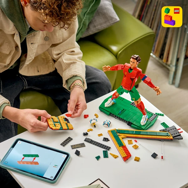 LEGO® EDITIONS CRISTIANO RONALDO ΘΡΥΛΟΣ ΤΟΥ ΠΟΔΟΣΦΑΙΡΟΥ