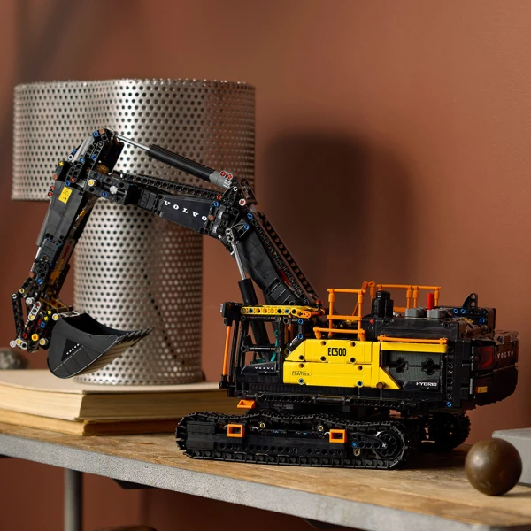 LEGO® TECHNIC ΕΚΣΚΑΦΕΑΣ VOLVO EC500 HYBRID