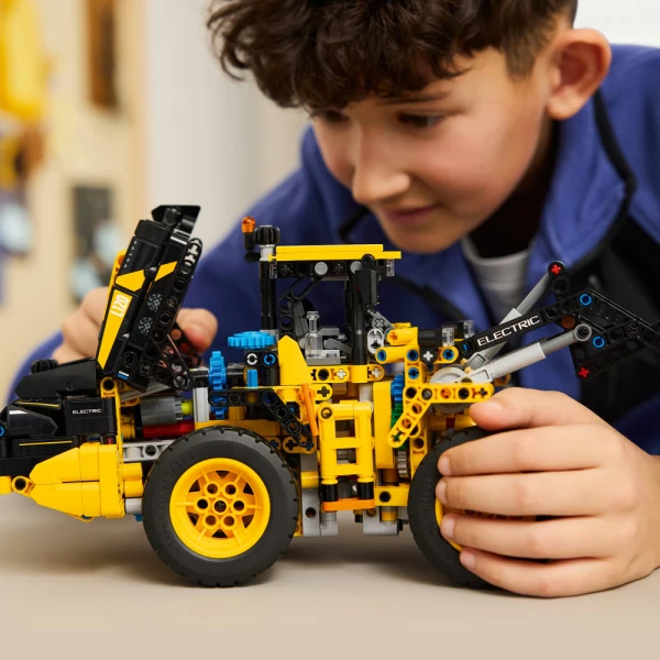 LEGO® TECHNIC™ VOLVO L120 ELECTRIC WHEEL LOADER